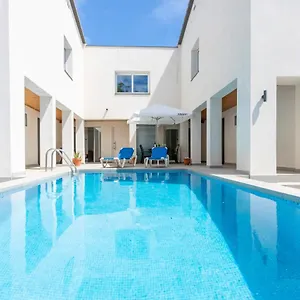 https://goldhome-new-house-with-private-heated-pool-parking.topcostabravahotels.com